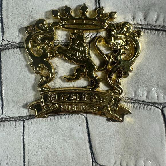 Pratesi Volterra Cream Croc Embossed Italian Leather Crossbody Bag - Picture 8 of 10